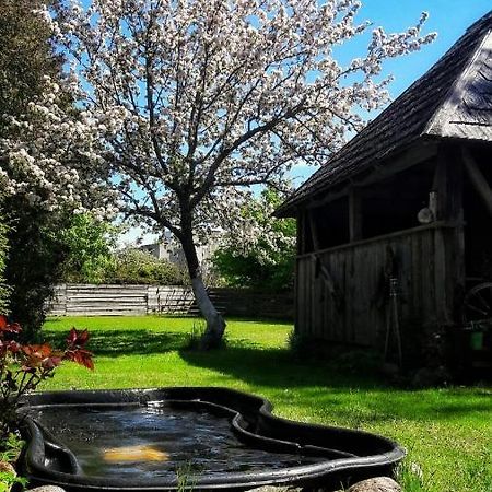 Отель Viesu Nams Klanas Энгурес Экстерьер фото
